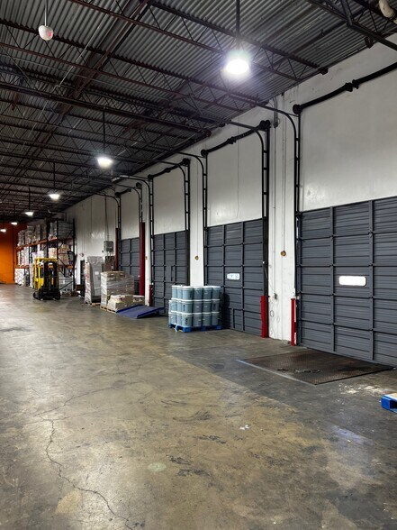 More Photos Of 7400 North Fwy, Houston Freestanding For Lease