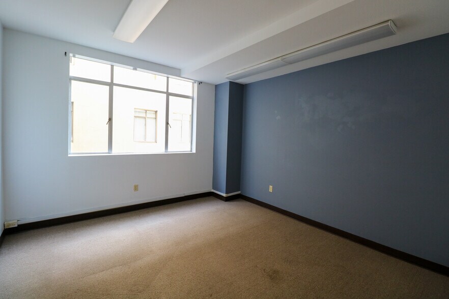 More Photos Of 320 Central Ave, Coos Bay Office For Sale