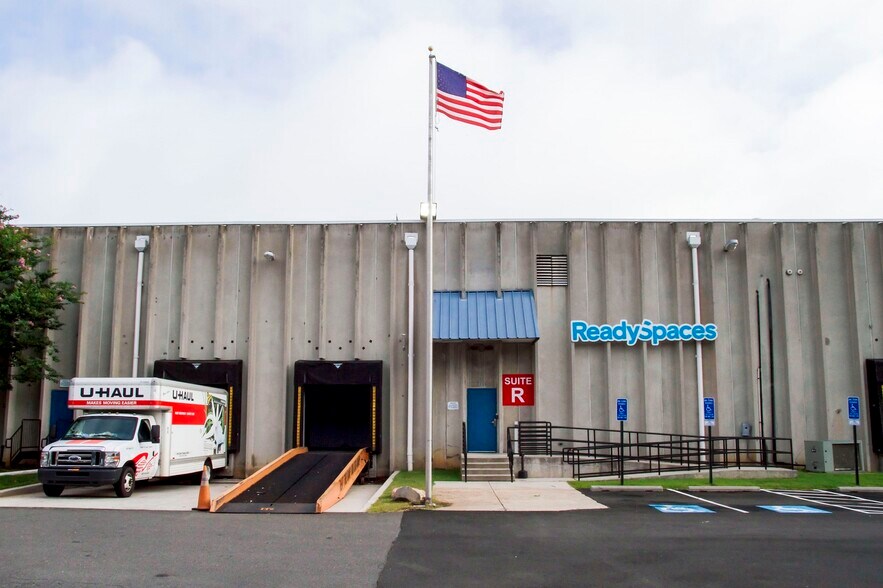 More Photos Of 7701 Southern Dr, Springfield Warehouse For Lease