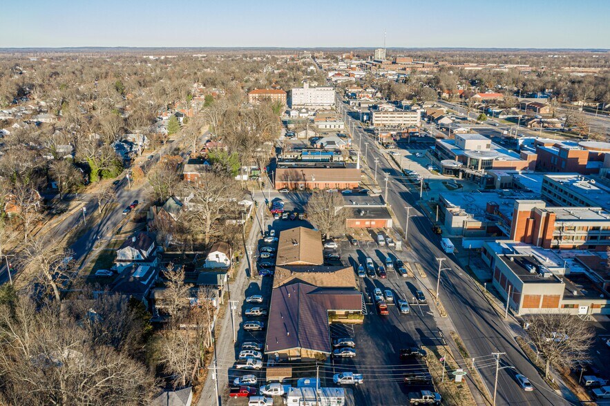More Photos Of 2535 Broadway St, Paducah Office For Lease