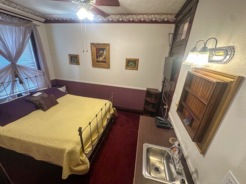 More Photos Of 211 W Kansas St, Crofton Hotel For Sale