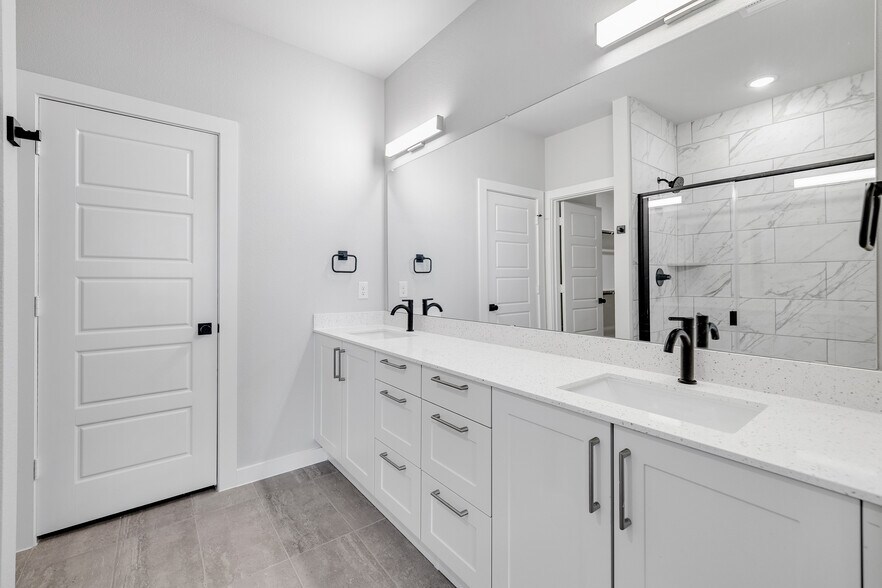 More Photos Of 4059 Clovis St, Midlothian Multifamily For Sale