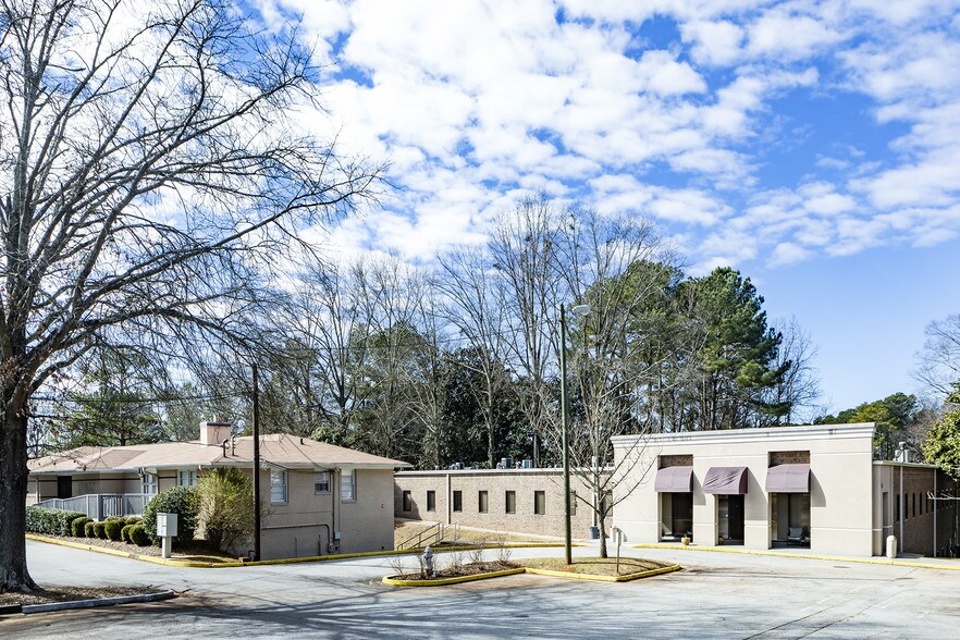 More Photos Of 2372 Lawrenceville Hwy, Decatur Assisted Living For Sale