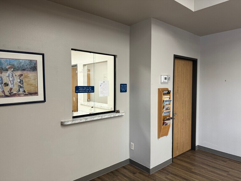 More Photos Of 2503 N US Highway 281, Marble Falls Medical For Lease