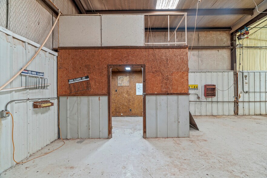 More Photos Of 520 Robison dr, Elk City Industrial For Sale