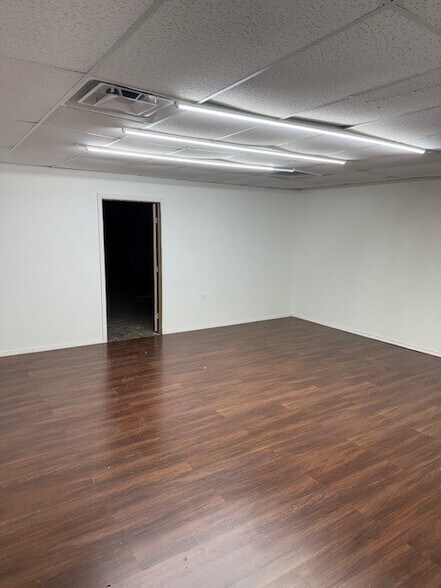 More Photos Of 1649 N Gessner Dr, Houston Storefront For Lease