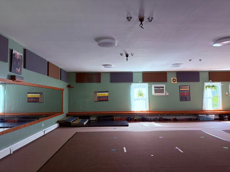 More Photos Of 1 Taylor Hill Rd, Lewiston Sports And Entertainment For Sale