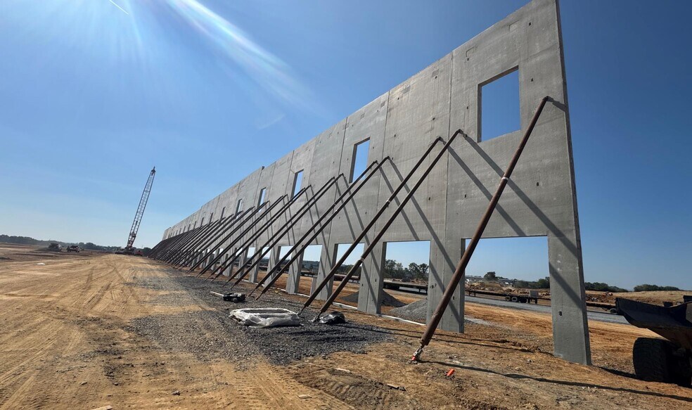More Photos Of Silver Spring Route 11-Building 1, Mechanicsburg Unknown For Lease