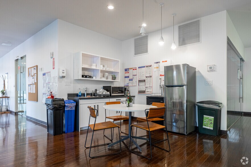 More Photos Of 156 Fifth Ave, New York Coworking Space
