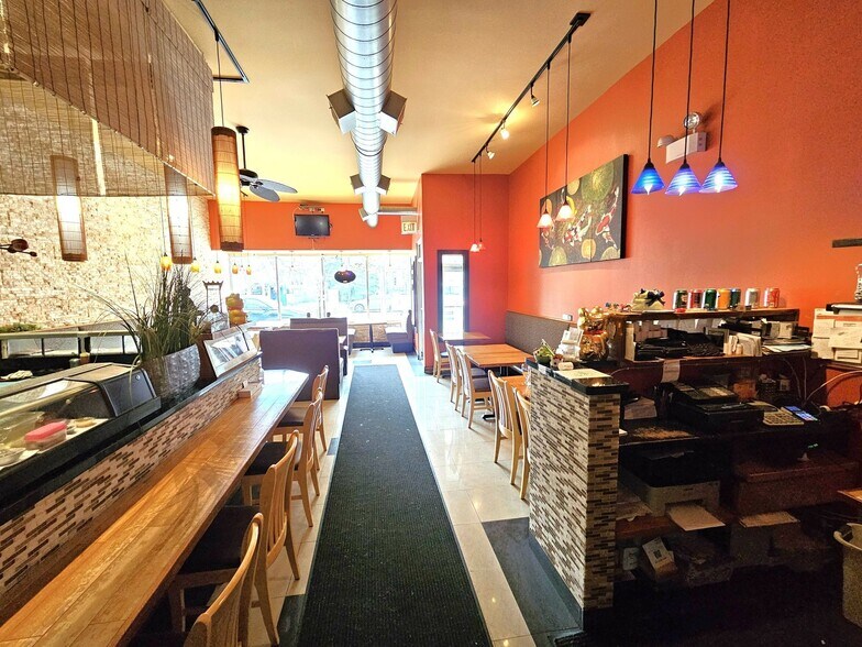 More Photos Of 1822 W Addison St, Chicago Restaurant For Sale