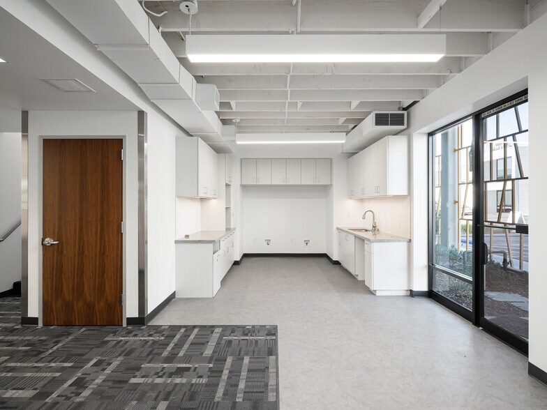 More Photos Of 11555 Sorrento Valley Rd, San Diego Unknown For Lease