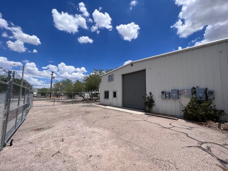More Photos Of 811 S Santa Rita Ave, Tucson Warehouse For Lease