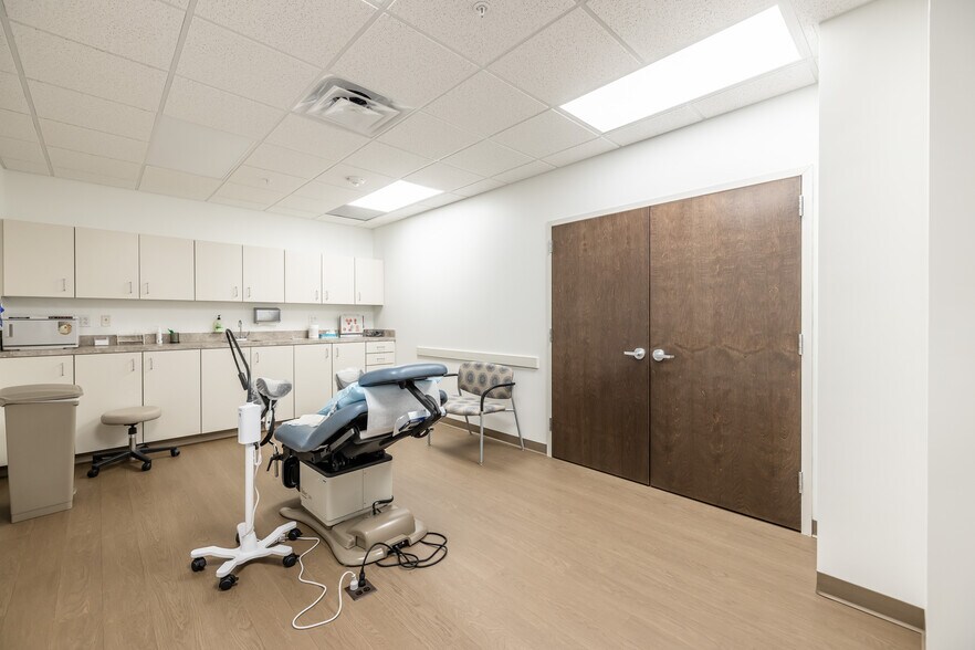 More Photos Of 500 Canal View Blvd, Rochester Unknown For Lease