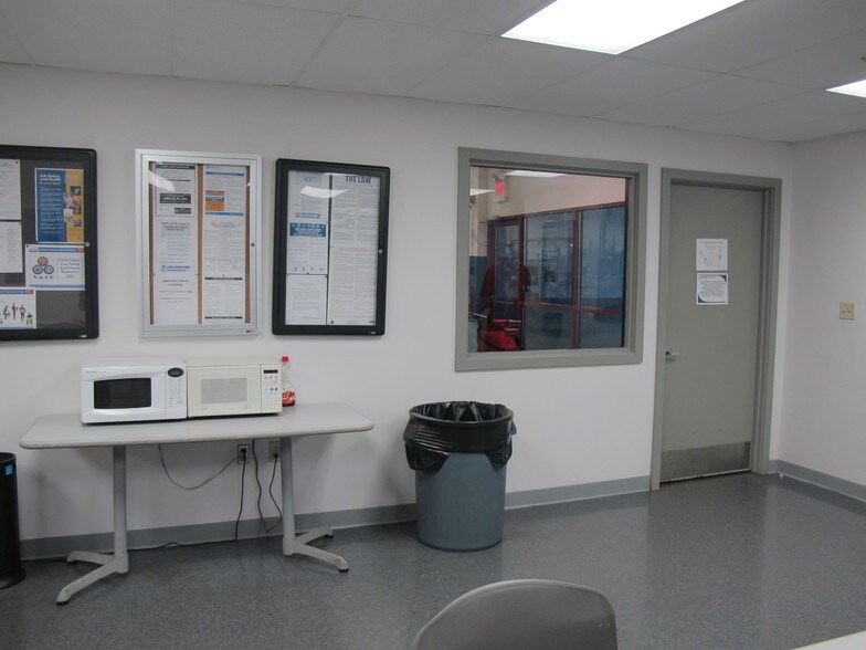 More Photos Of 1828 Freedom Rd, Lancaster Warehouse For Lease