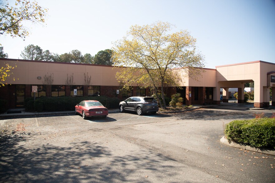 More Photos Of 905 Clingan Ridge Dr NW, Cleveland Medical For Sale