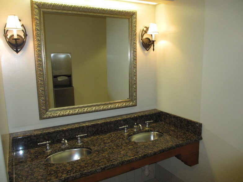 More Photos Of 18525 Sutter Blvd, Morgan Hill Medical For Lease