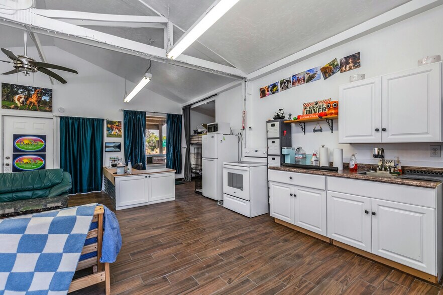 More Photos Of 223 NW Oneil way, Redmond Shelter For Sale