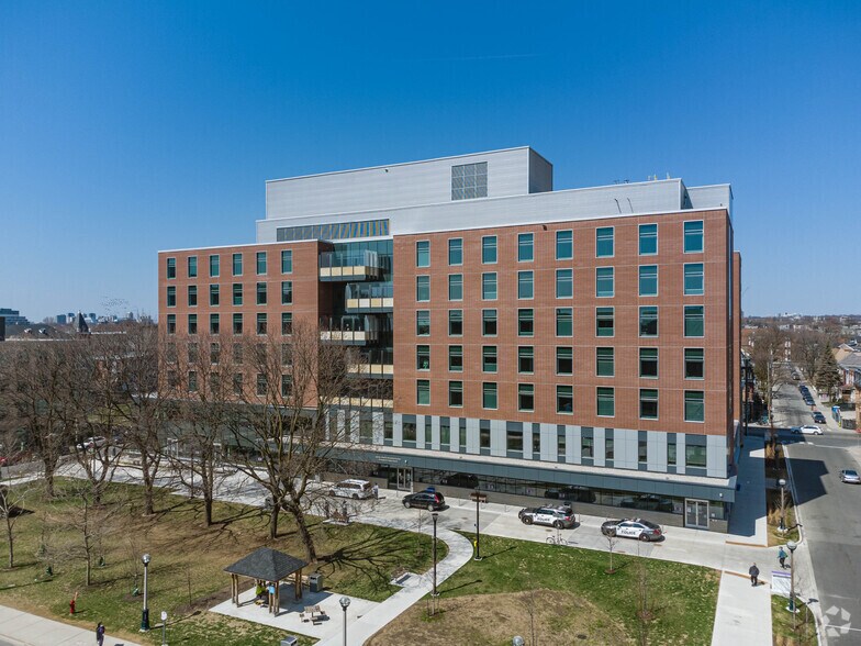 More Photos Of 1051 Queen St W, Toronto Healthcare For Lease