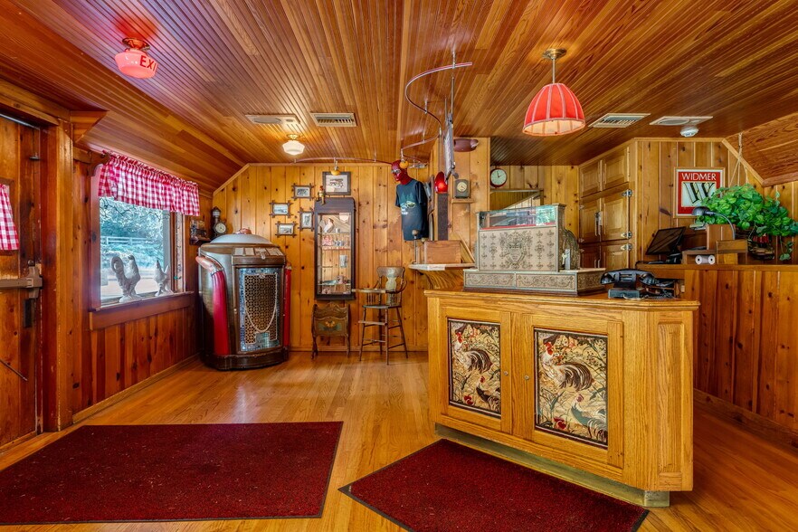 More Photos Of 1325 E Columbia River Hwy, Troutdale Restaurant For Sale