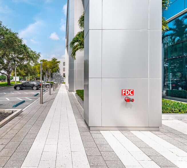 More Photos Of 4601 Sheridan St, Hollywood Office For Lease