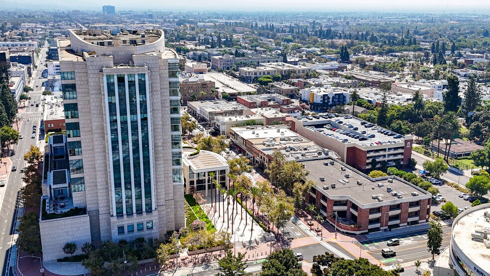 More Photos Of 410 W 4th St, Santa Ana Office For Sale