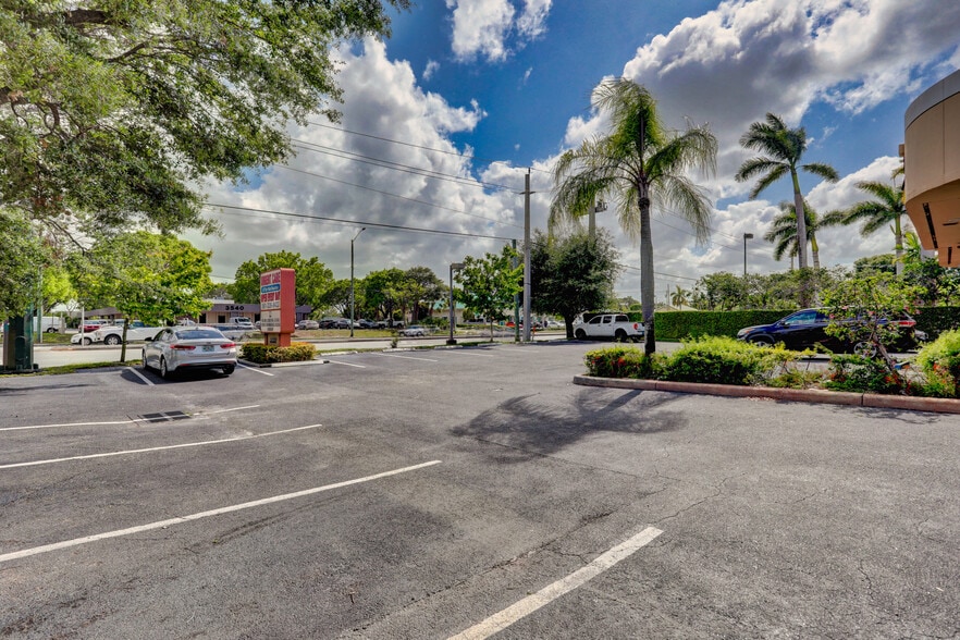 More Photos Of 3537 Forest Hill Blvd, West Palm Beach Medical For Lease