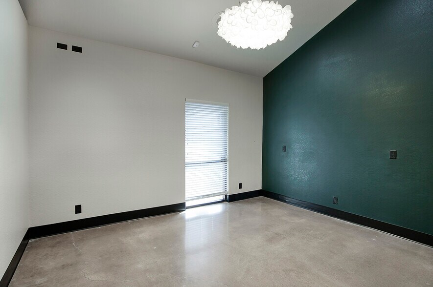 More Photos Of 606 N Stapley Dr, Mesa Office For Sale