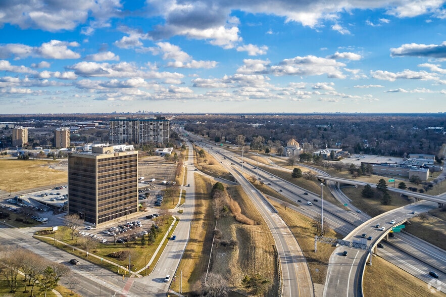 More Photos Of 17515 W 9 Mile Rd, Southfield Office For Lease