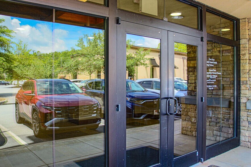More Photos Of 600 Julian Ln, Arden Medical For Sale