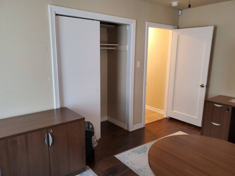 More Photos Of 5605 George Bush Dr, Katy Medical For Lease