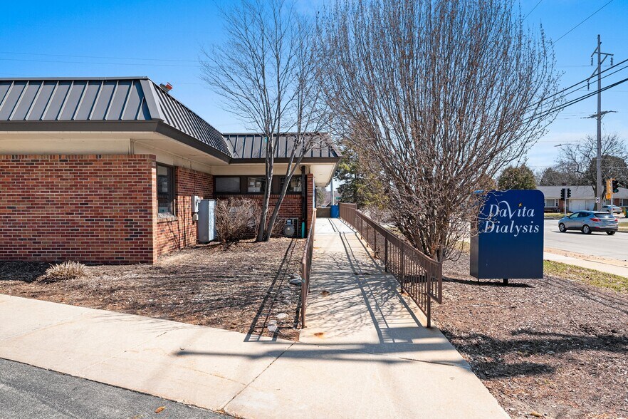 More Photos Of 1751 Deckner Ave, Green Bay Medical For Sale