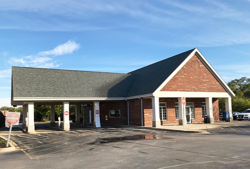 Primary Photo Of 20 E Dundee Rd, Buffalo Grove Bank For Lease