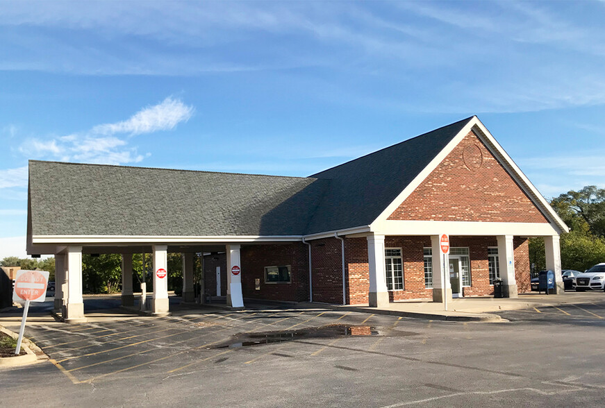 Primary Photo Of 30 E Dundee Rd, Buffalo Grove Bank For Lease