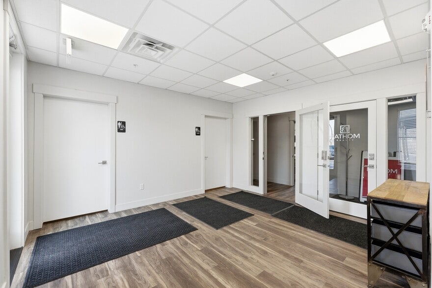 More Photos Of 695 E Main St, Midway Storefront Retail Office For Lease