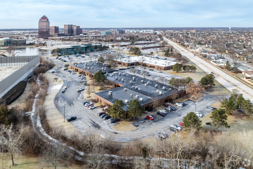 More Photos Of 650 E Devon Ave, Itasca Office For Lease