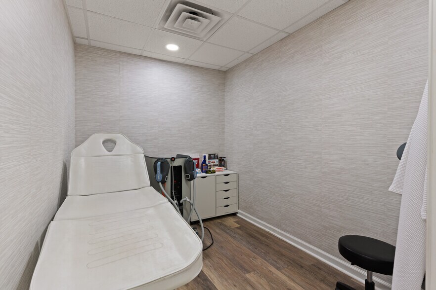 More Photos Of 100-126 Island Professional Park, Saint Simons Island Office For Sale