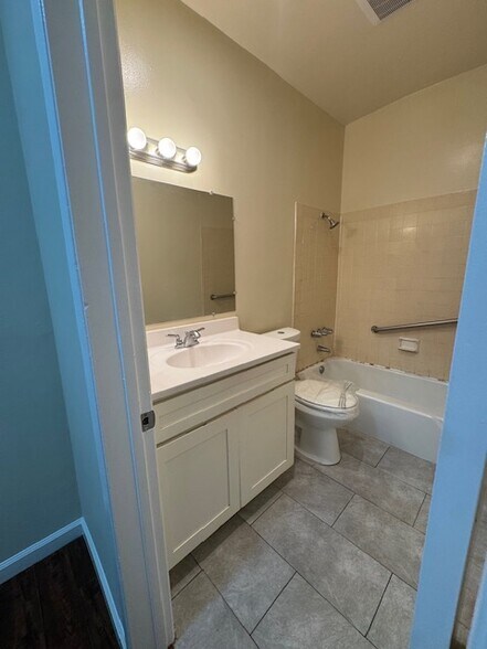 More Photos Of 615 Cerritos Ave, Long Beach Apartments For Sale