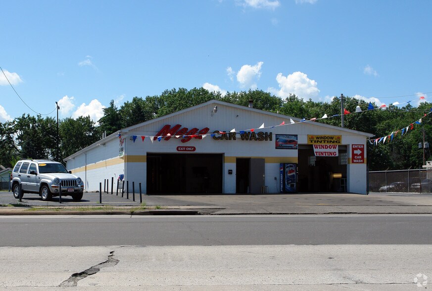Primary Photo Of 2492 Youngstown Rd SE, Warren Carwash For Lease