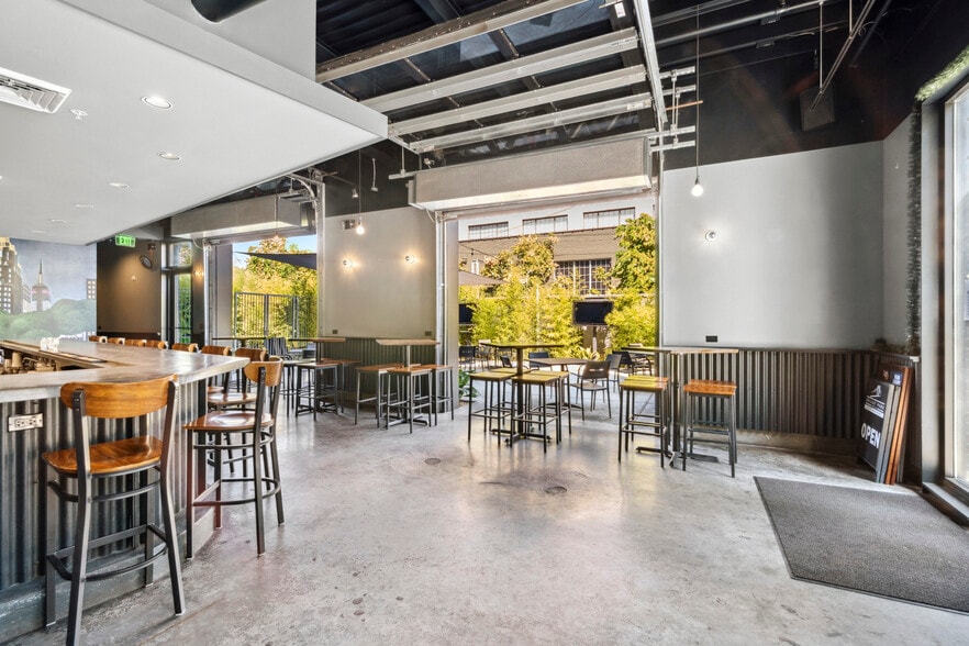 More Photos Of 1131 Tchoupitoulas St, New Orleans Storefront Retail Office For Sale