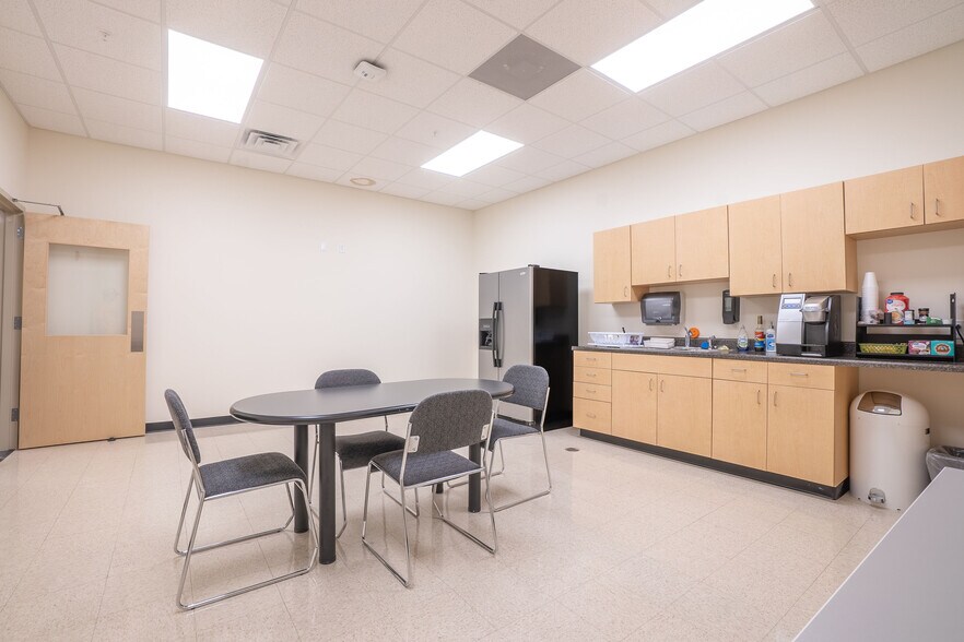 More Photos Of 227 Monogard Dr, Manchester Medical For Sale