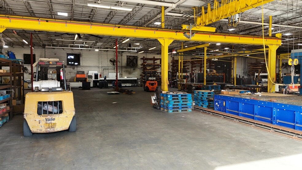 More Photos Of 2902 E Sligh Ave, Tampa Warehouse For Lease