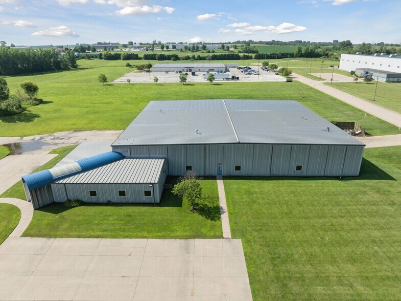 More Photos Of 701 Technology Pl, Waverly Manufacturing For Lease
