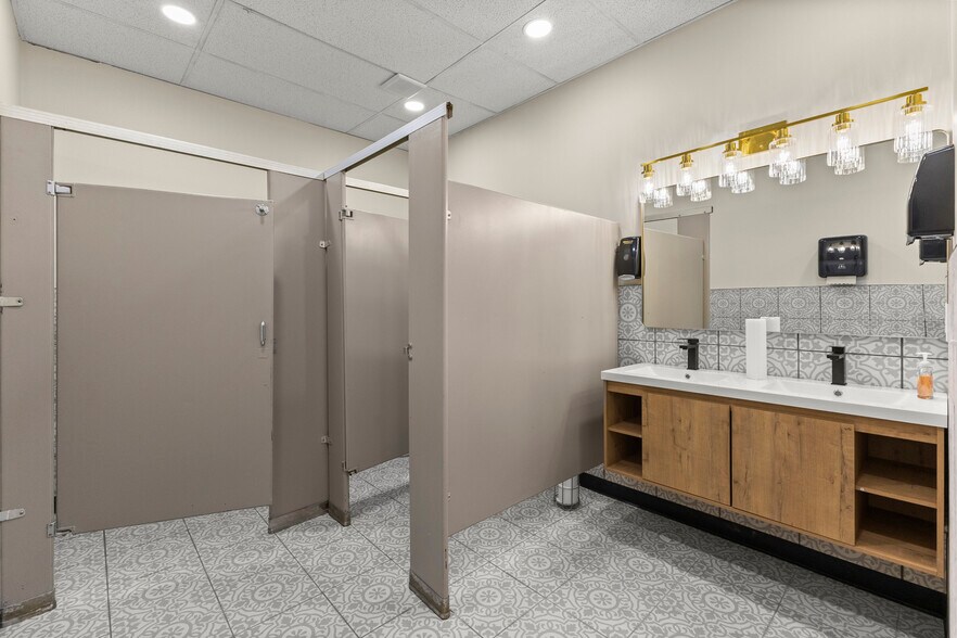 More Photos Of 1217 S Merriman Rd, Westland Lodge Meeting Hall For Sale