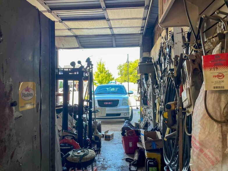 More Photos Of 126 W Main St, Edmond Freestanding For Sale