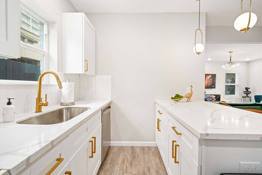 More Photos Of 2806 Rosewood St, Houston Multifamily For Sale