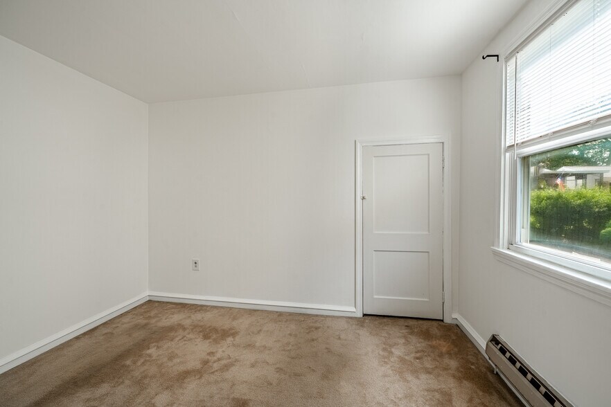 More Photos Of 663 Clearview Ave, Trevose Light Manufacturing For Sale