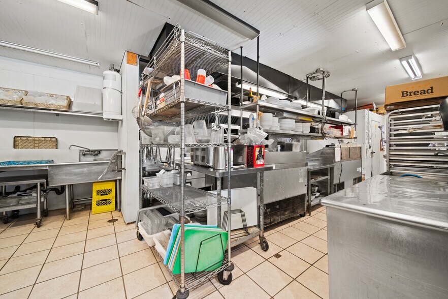 More Photos Of 7439 Frontier St, Pemberton Restaurant For Sale