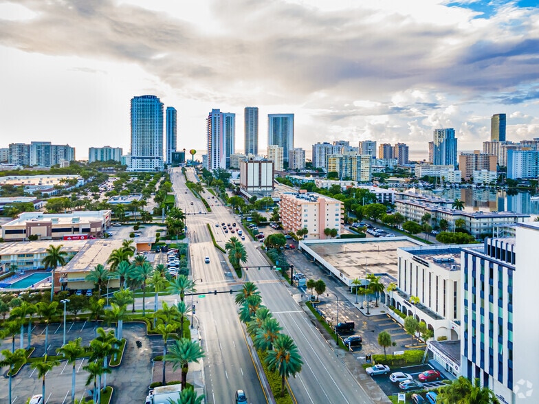 More Photos Of 2100 E Hallandale Beach Blvd, Hallandale Beach Office For Lease