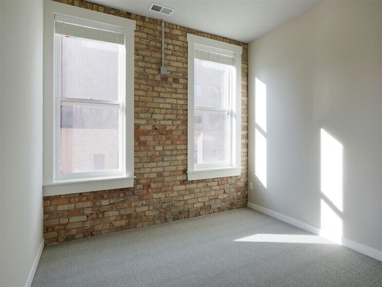 More Photos Of 10 2nd St SE, Minneapolis Apartments For Lease