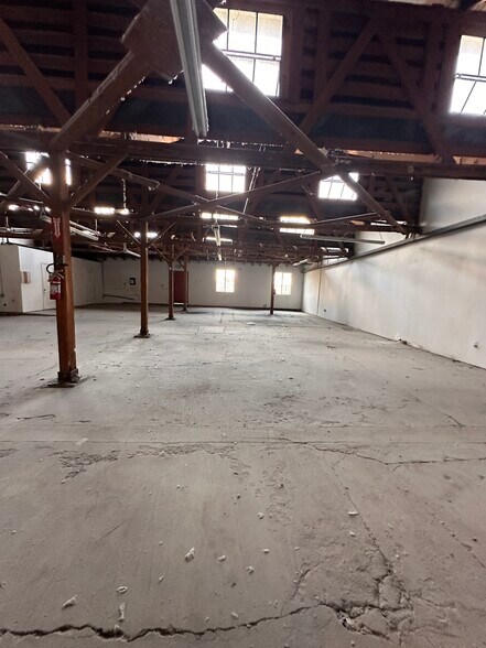 More Photos Of 2001 Belgrave Ave, Huntington Park Manufacturing For Lease